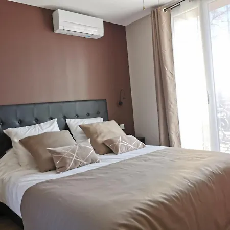 Cinema Aparthotel 4*