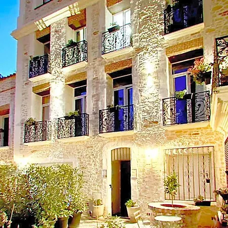 Cinema Hotel apartamentowy 4*