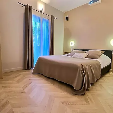Cinema 4*